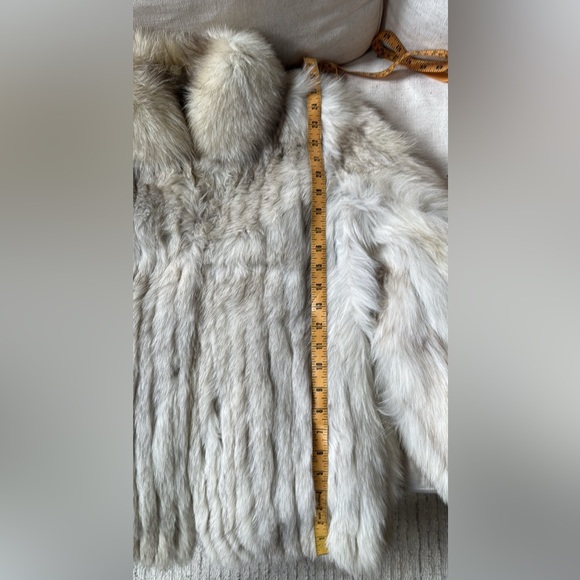 White/Cream Vintage Saga Fox Fur Jacket - Picture 9 of 10